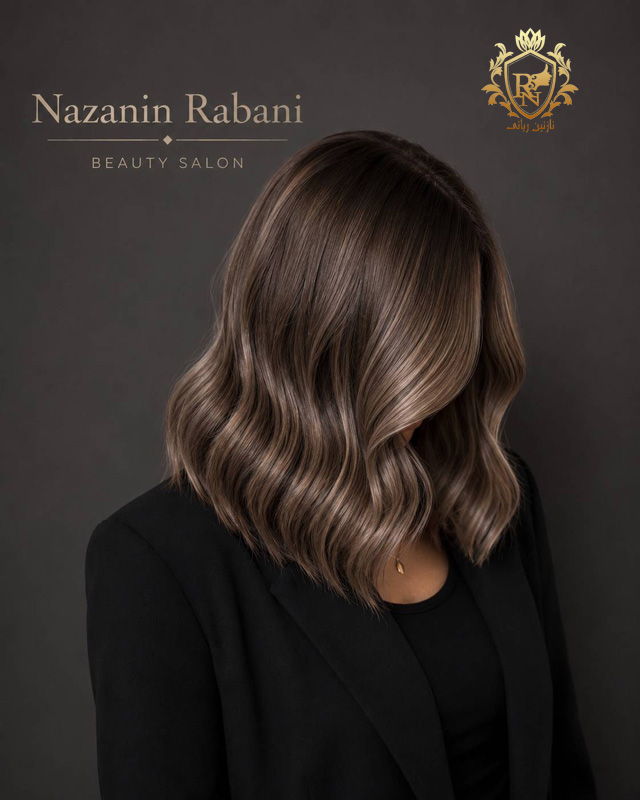 اجرای رنگ و مش دودی در دوره آموزش تخصصی رنگ مو